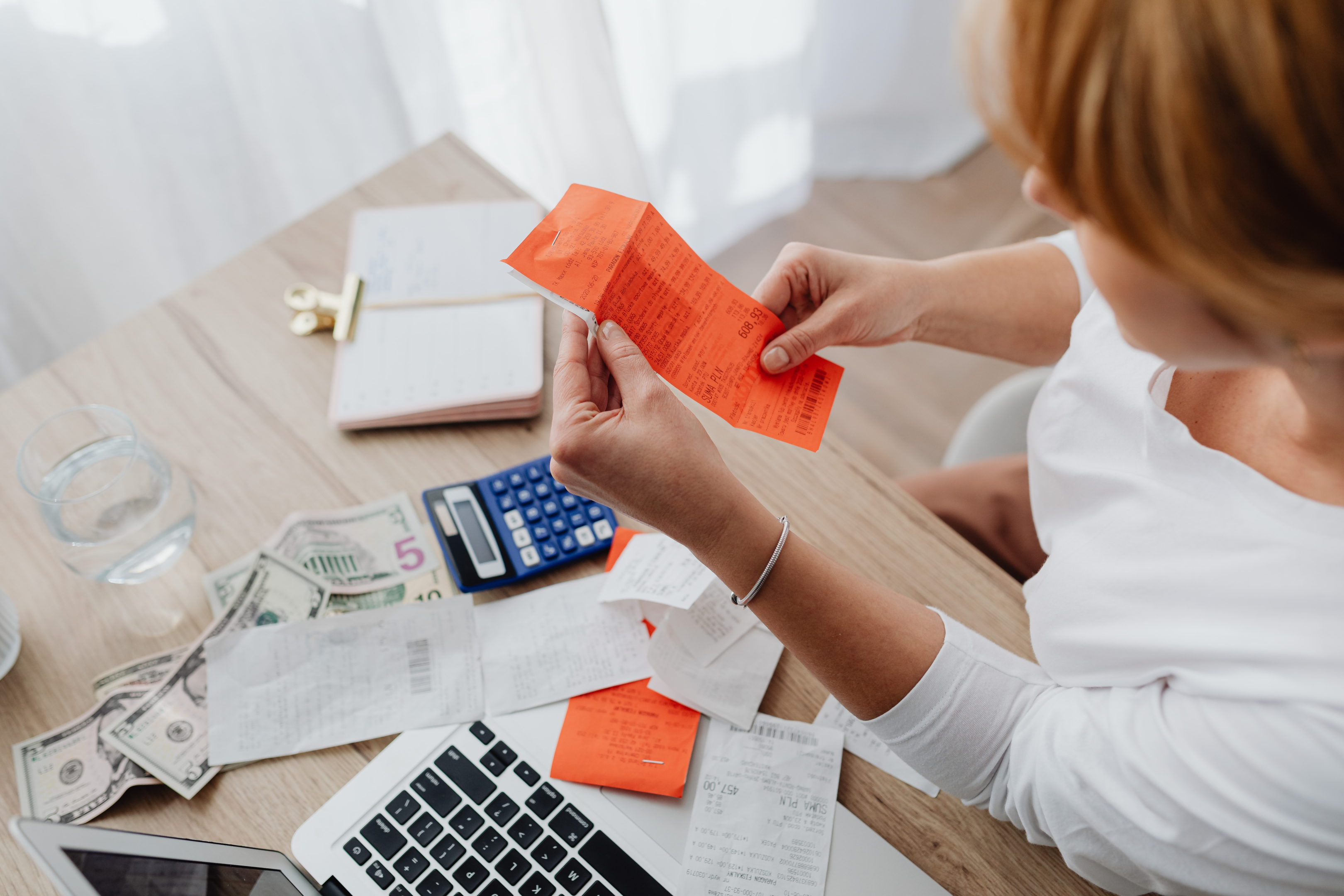 Woman calculating her bills.