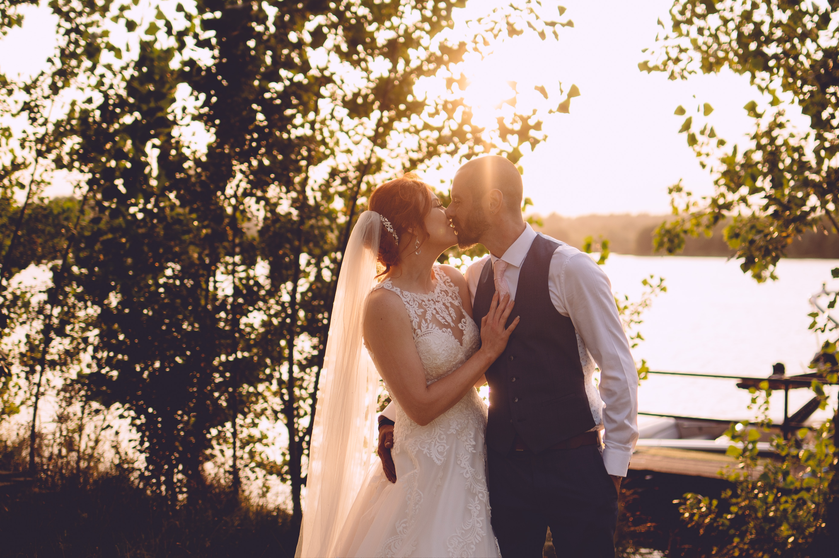 Grendon Lakes Wedding by Photographer S Howard Photography Ltd 