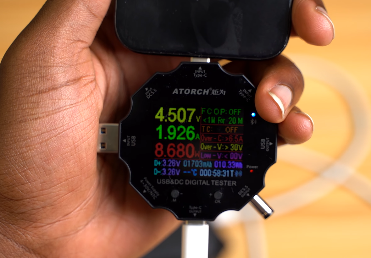 testing SOARAISE solar power bank in USB digital power tester using personal USB C cable
