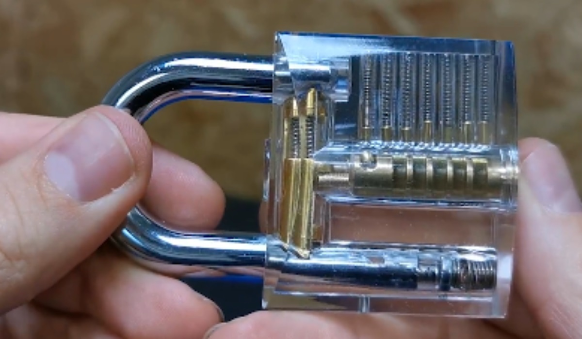 Pin tumbler pad lock - exposed locking mechanism