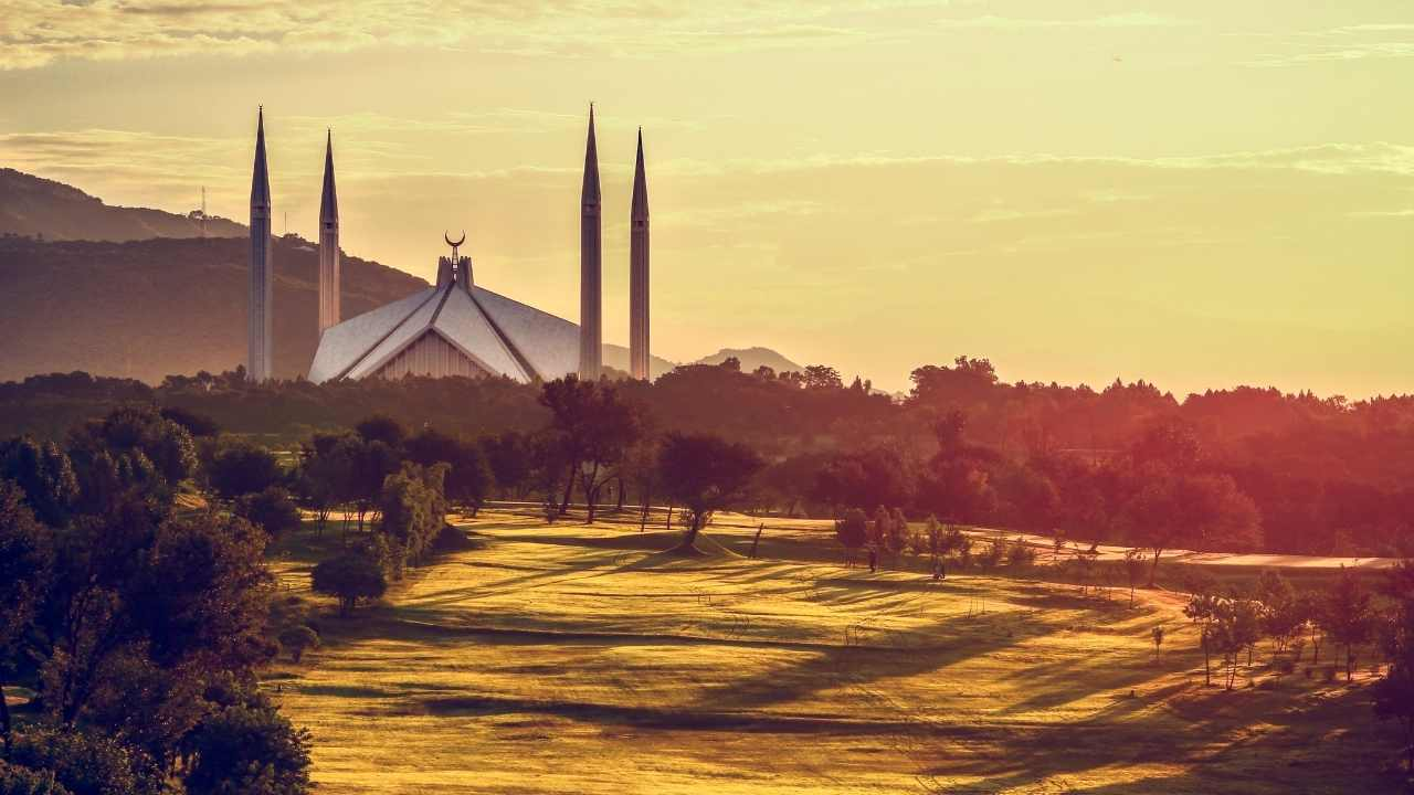 Shah Faisal Mosque, Islamabad, sunset 