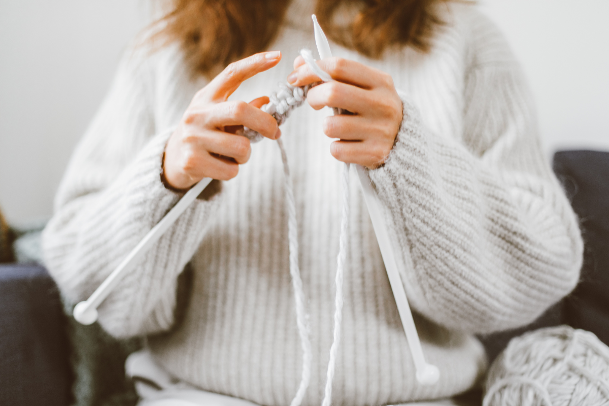 Illustration of knitting a hand-knitted scarf