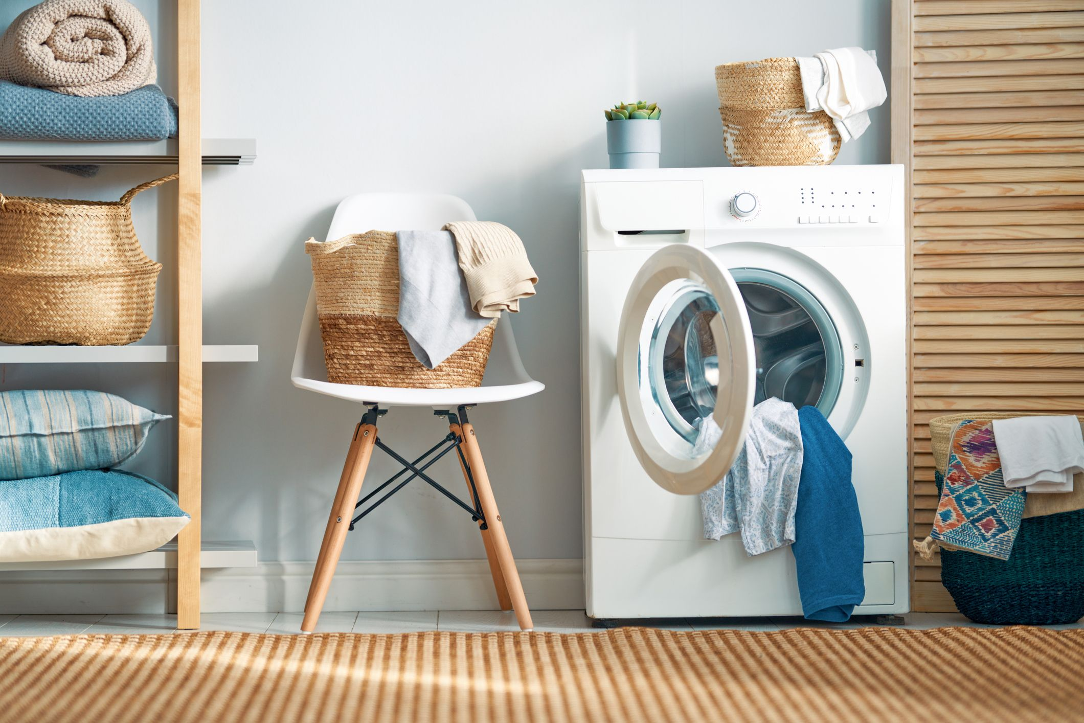 How to Clean a Washing Machine (Inside and Outside): Easy Steps for Clean Clothes and Sheets