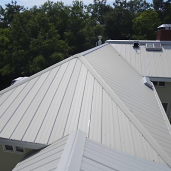 An image showing a standing seam steel roof on a home in San Antonio.