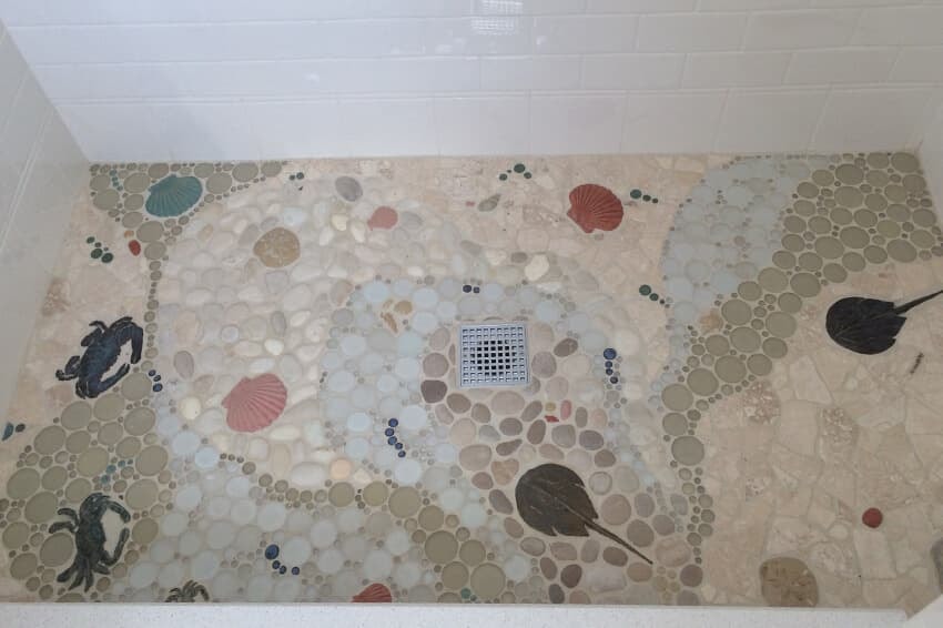 A beautiful pattern of mosaic bathroom tile