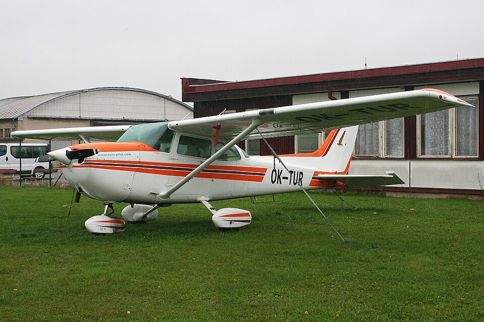 flight training aircraft Cessna 172 SP.
