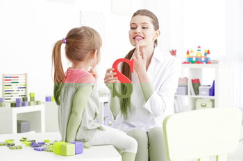 speech and language pathologist, lateral lisp occurs