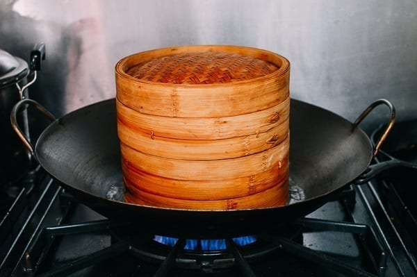 natural nonstick surface, wok's sloped sides, bamboo steamer