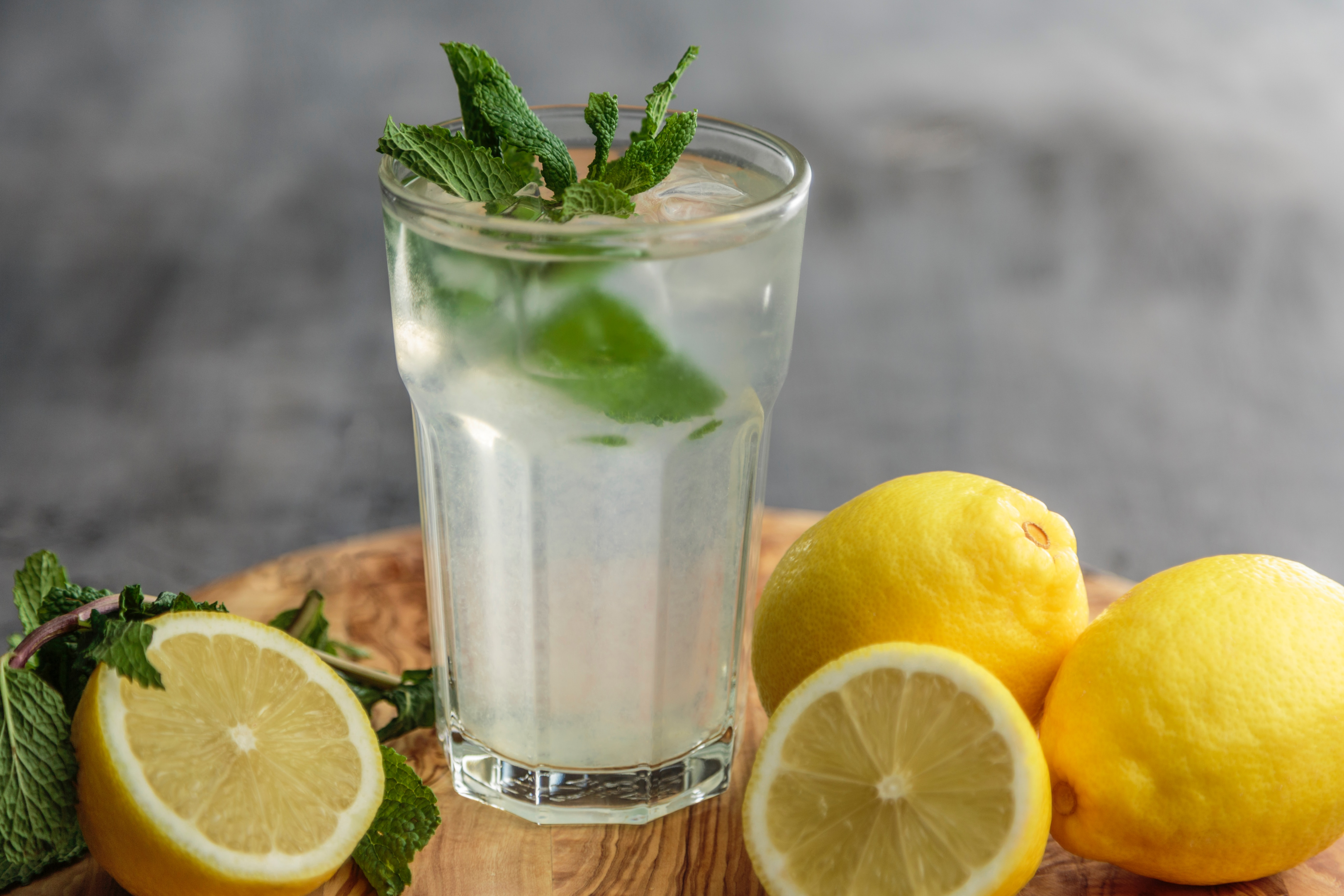 consuming lemon juice, prevent kidney stones, eating lemons