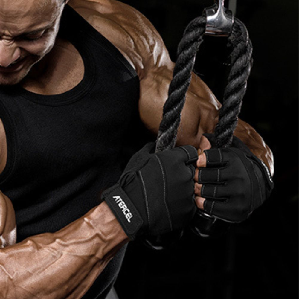 A person wearing weight lifting gloves with a firm grip on the rope