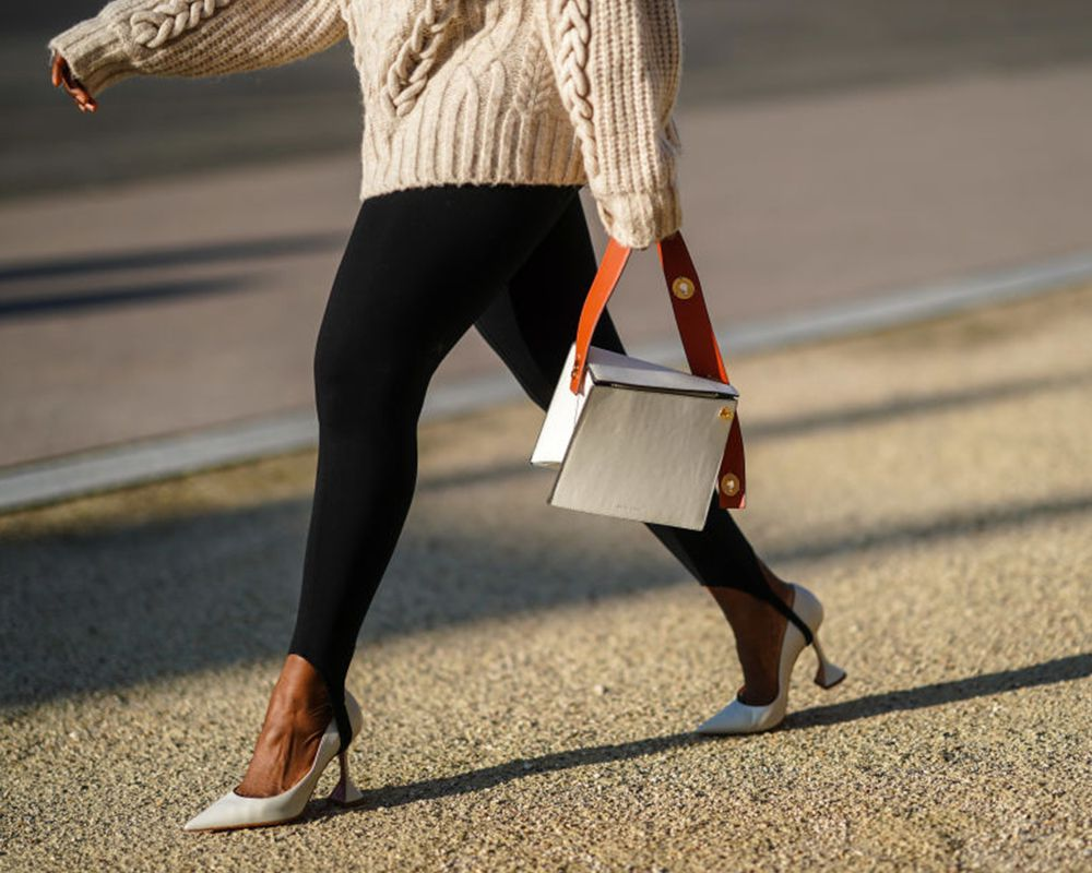 22 Winter Leggings Outfits to Wear When It's Freezing