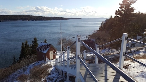 A cool spot for winter sports and outdoor winter activities on winter vacation in New England