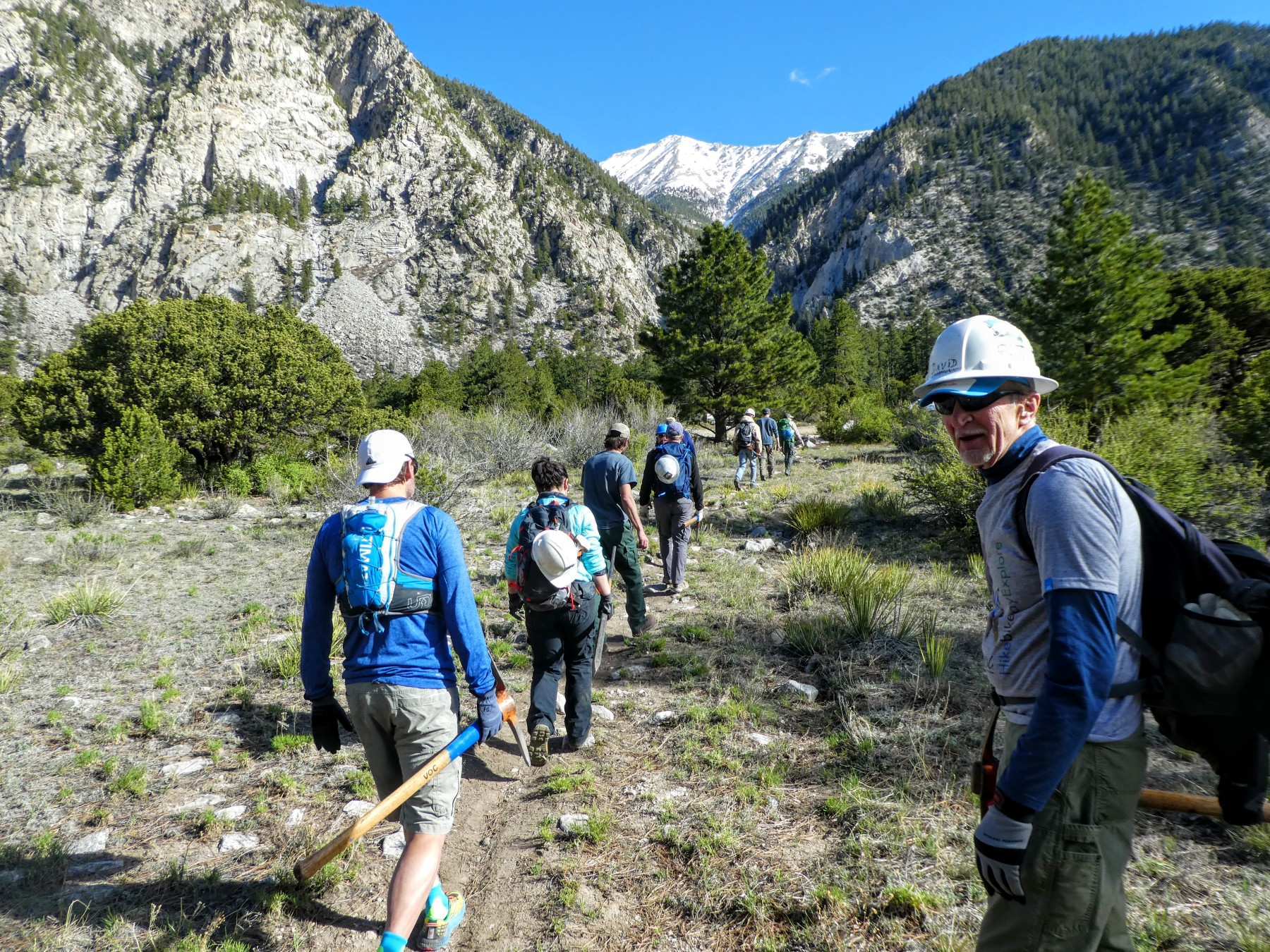 A group participating in a Volunteers for Outdoor Colorado project 