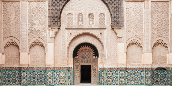 Medersa Ben Youssef, un lieu emblématique à visiter à Marrakech au Maroc.