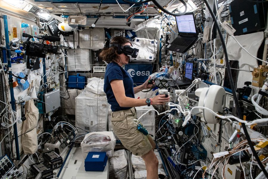 virtual reality untuk astronot