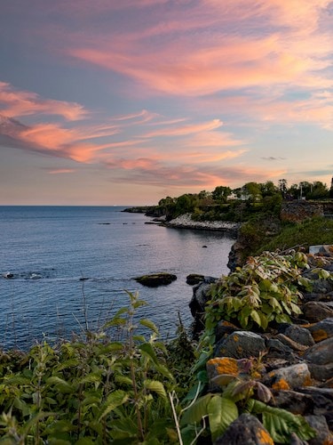 Dusk view along the Cliff Walk