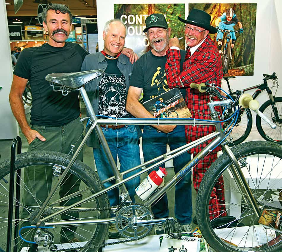 Da esquerda para direita: Tom Ritchey, Joe Breeze, Charlie Kelly and Gary Fischer. Foto: Bob Huff.