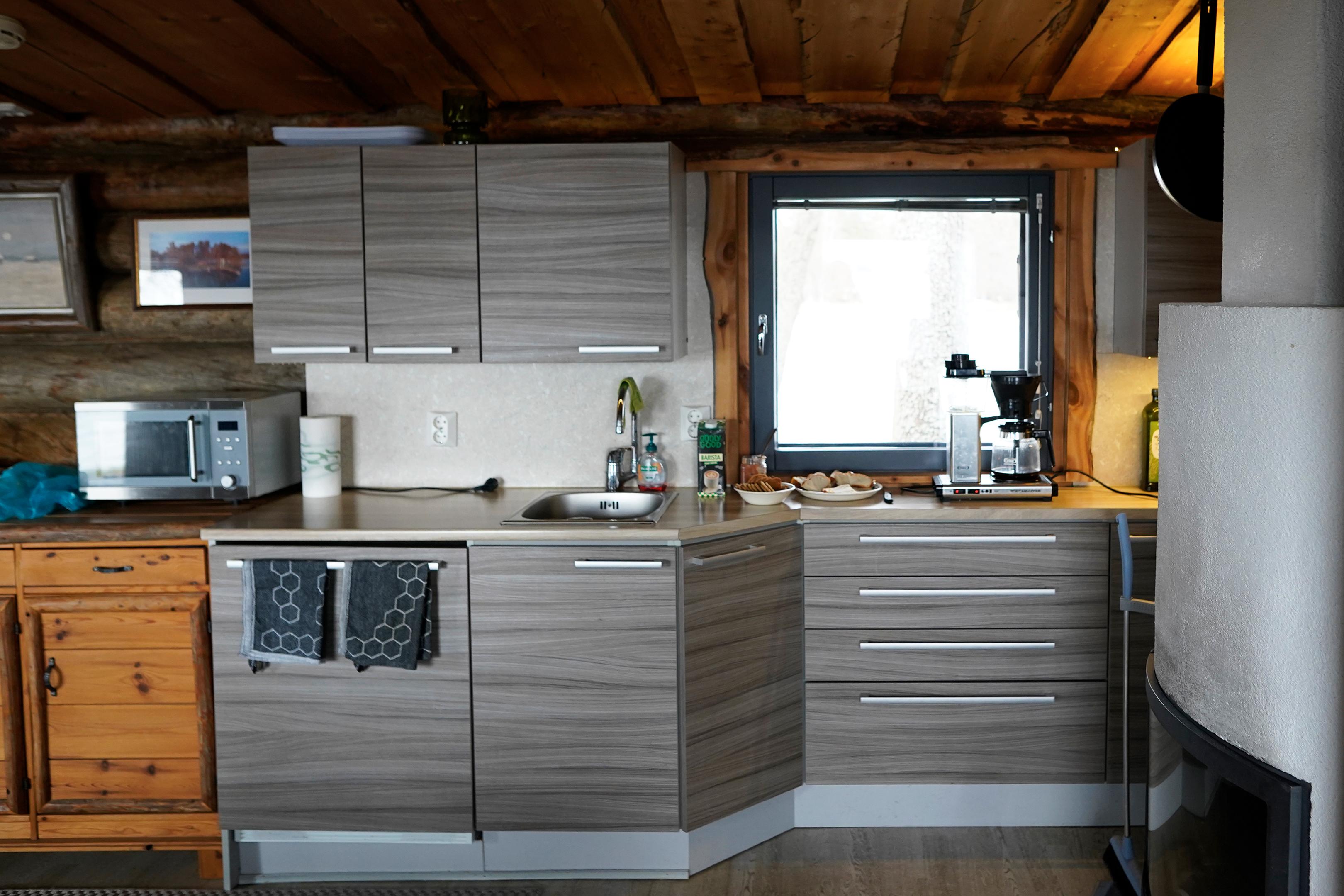 Keittiö on sekava ja epäkäytännöllinen.