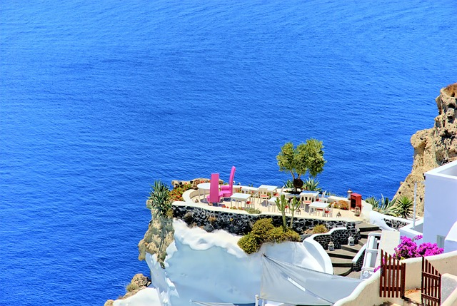 Rental in Santorini with ala carte breakfast and incredible sunset views