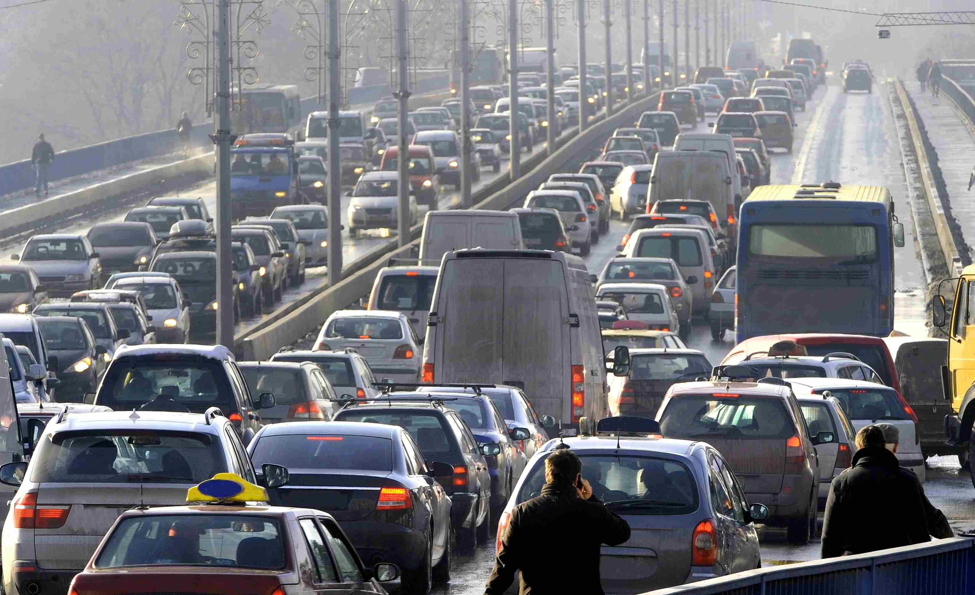 Engarrafamento em ambos os lados da autoestrada