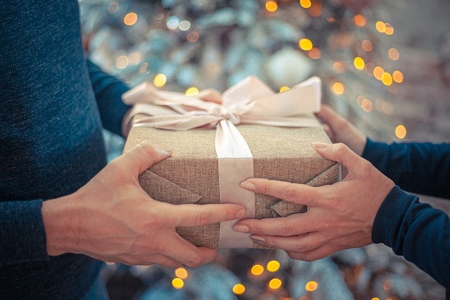 christmas background, christmas wallpaper, gift, new year's eve, congratulation, christmas, holiday, winter, joy, happiness, christmas tree, surprise