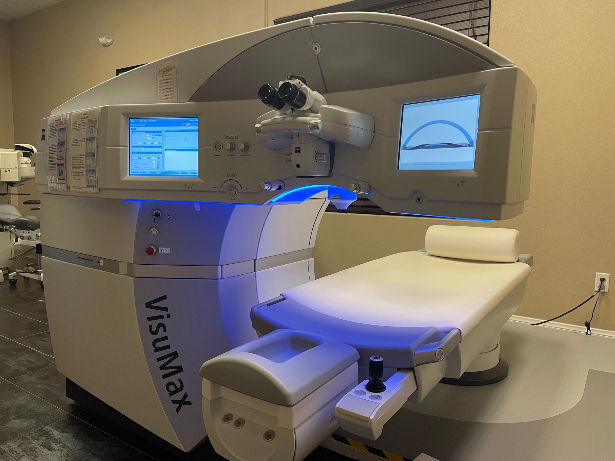 LVEI's Zeiss Visumax. A very advanced femtosecond laser.