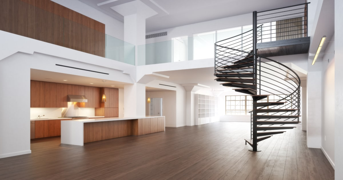Een houten wenteltrap met nieuwe traptreden en een balustrade die de woning voorziet van een warme uitstraling.