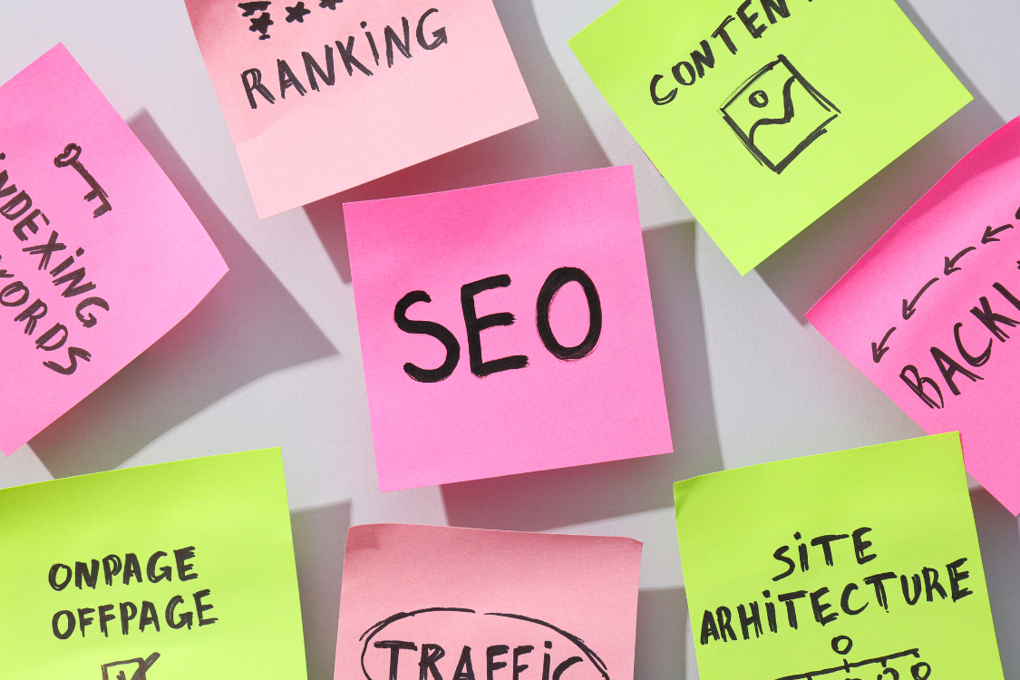 Sticky notes showing SEO, content, keywords, and digital marketing strategy