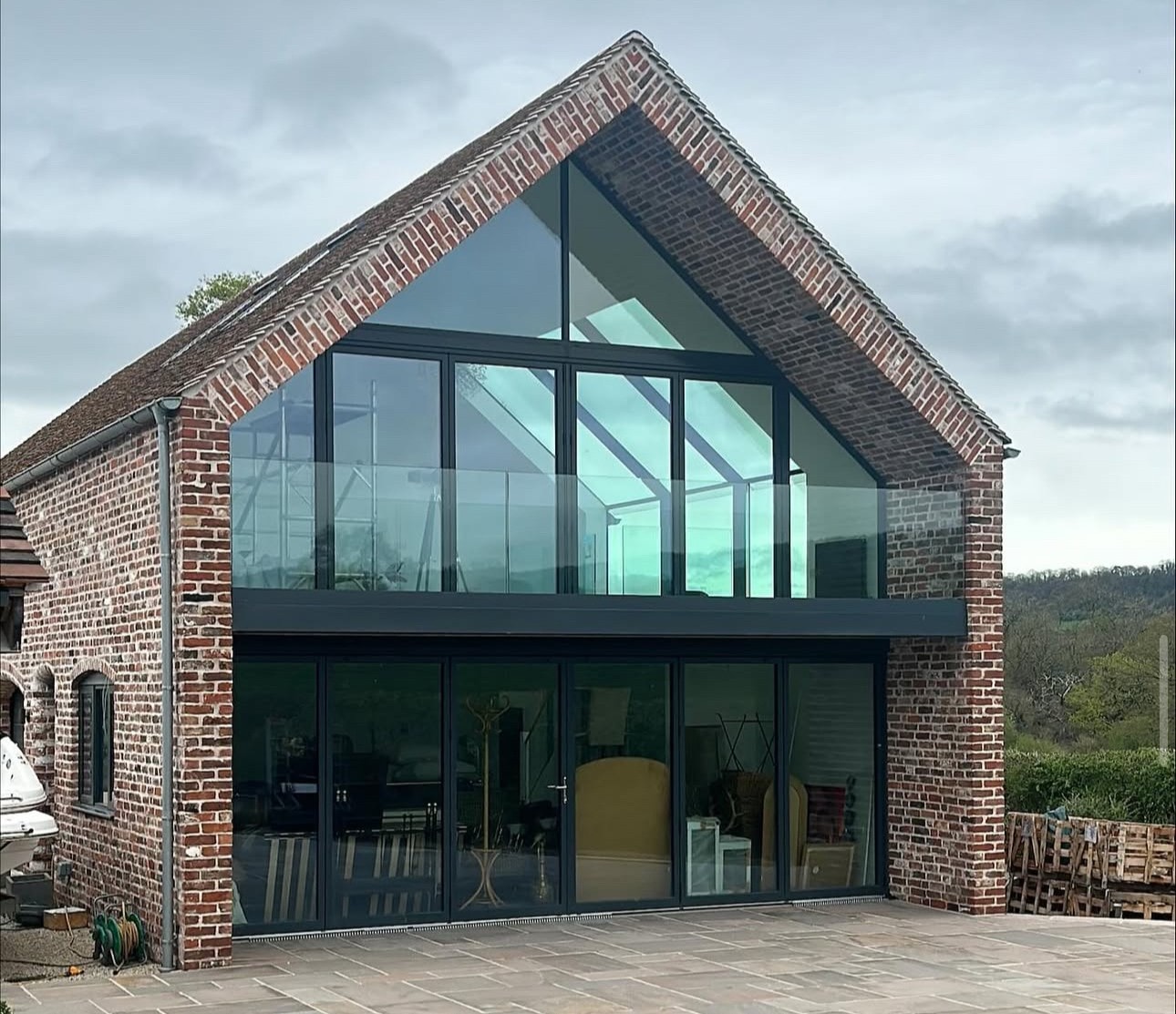 floor to ceiling fixed frame 