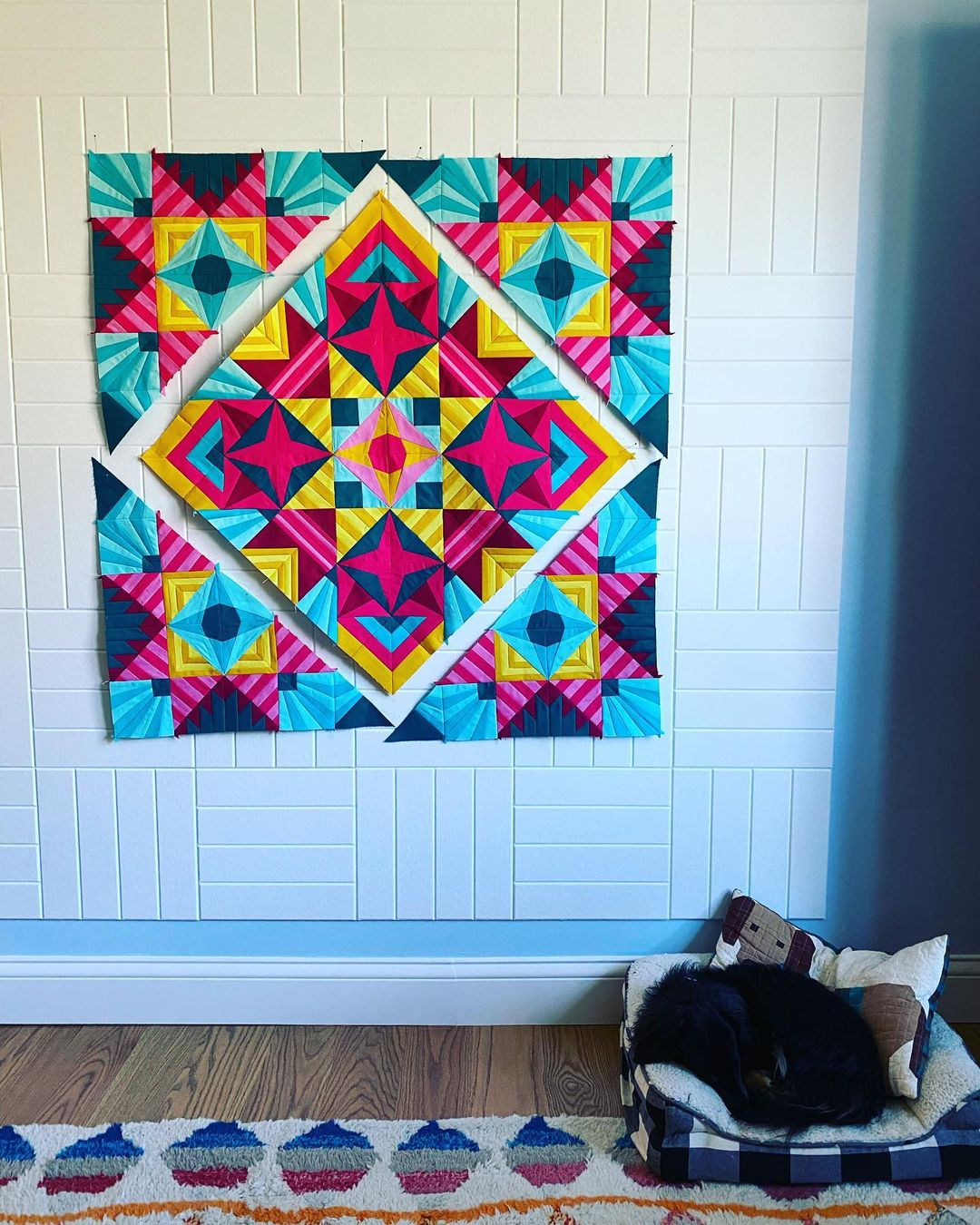 Sparkler quilt patterns: The finished quilt in the main colorway