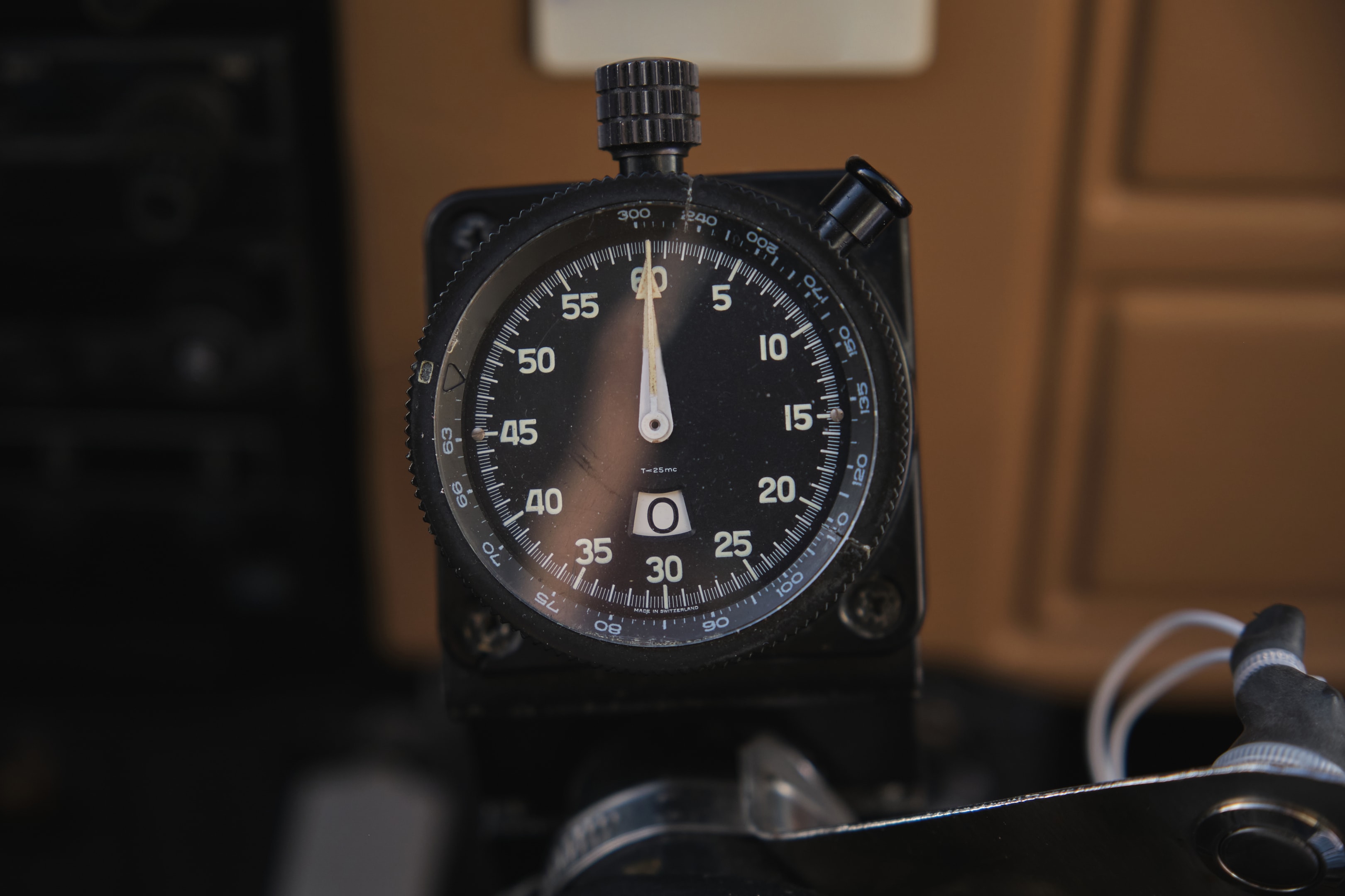 cockpit airplane altimeter