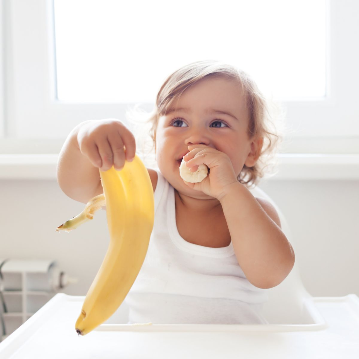 Baby eating banana: banana's encourage healthy weight gain in babies