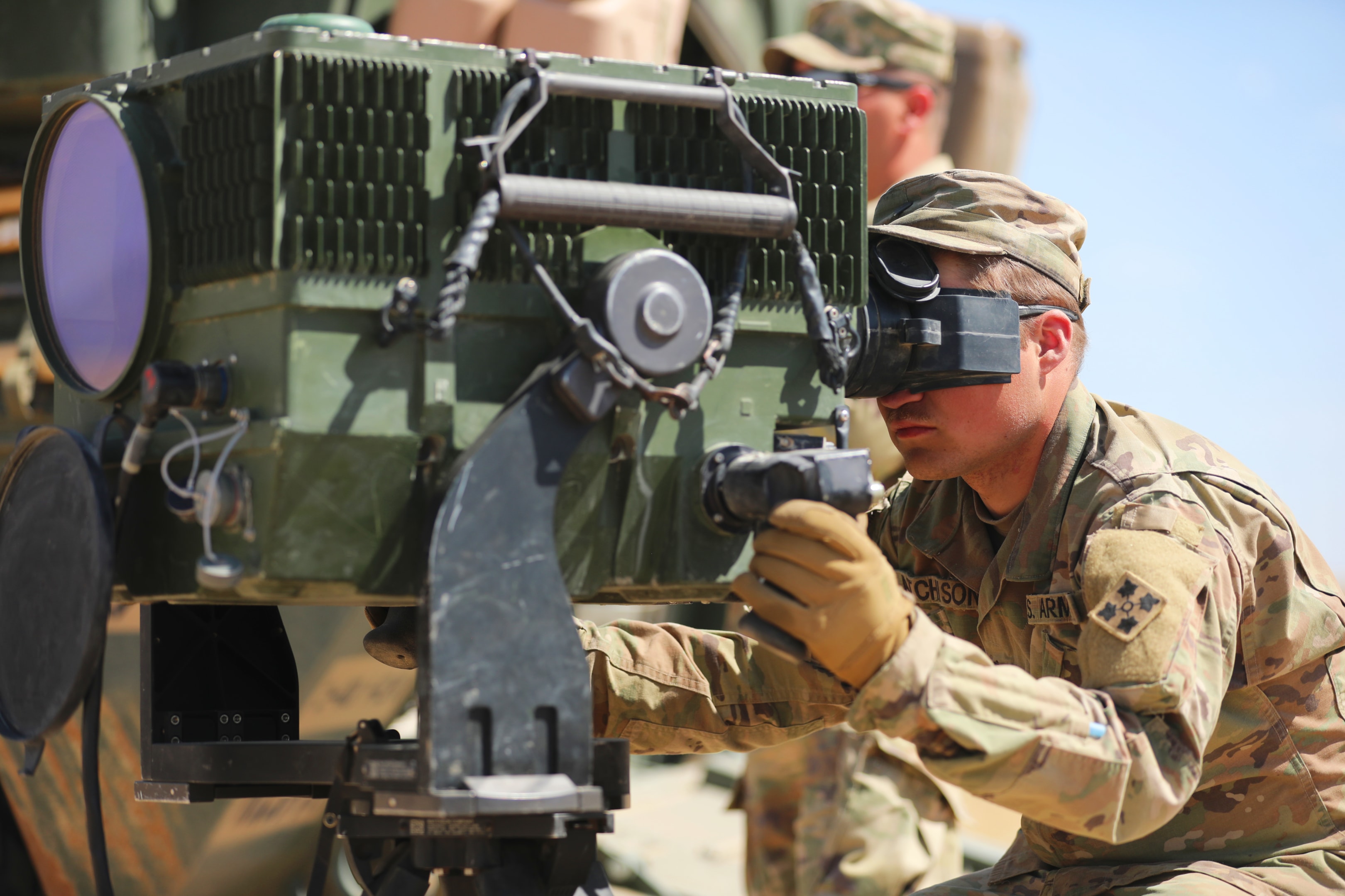 Ruggedized Dual Waveband Vehicle Sight