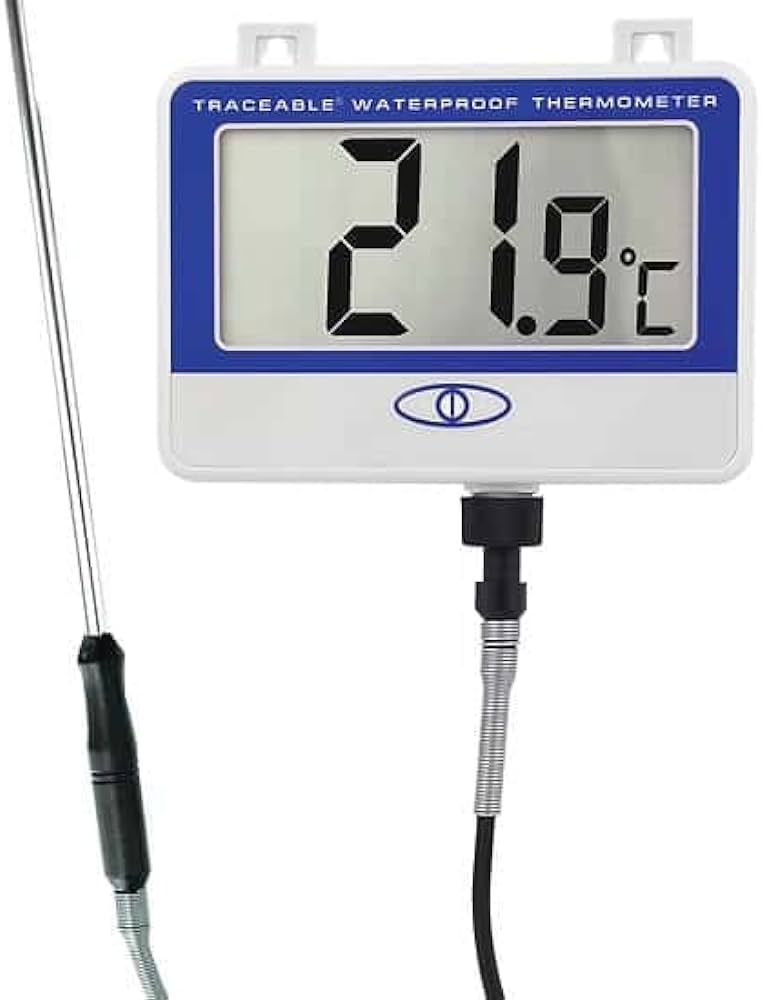 A digital thermometer with an accuracy and probe type