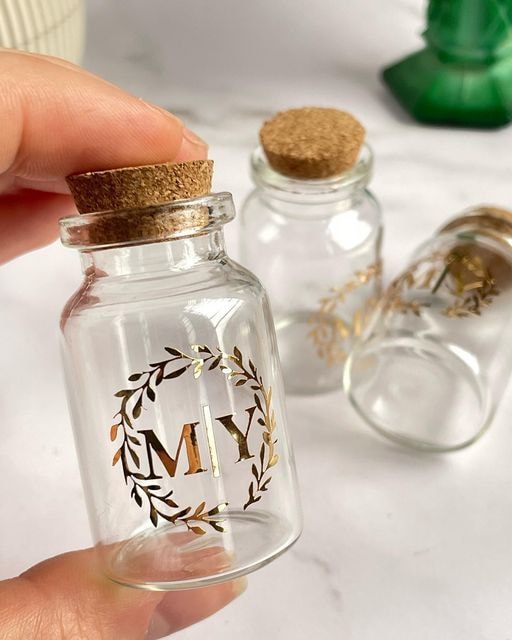 Glass jar wedding favors. Pinterest @The Golden Trim favors