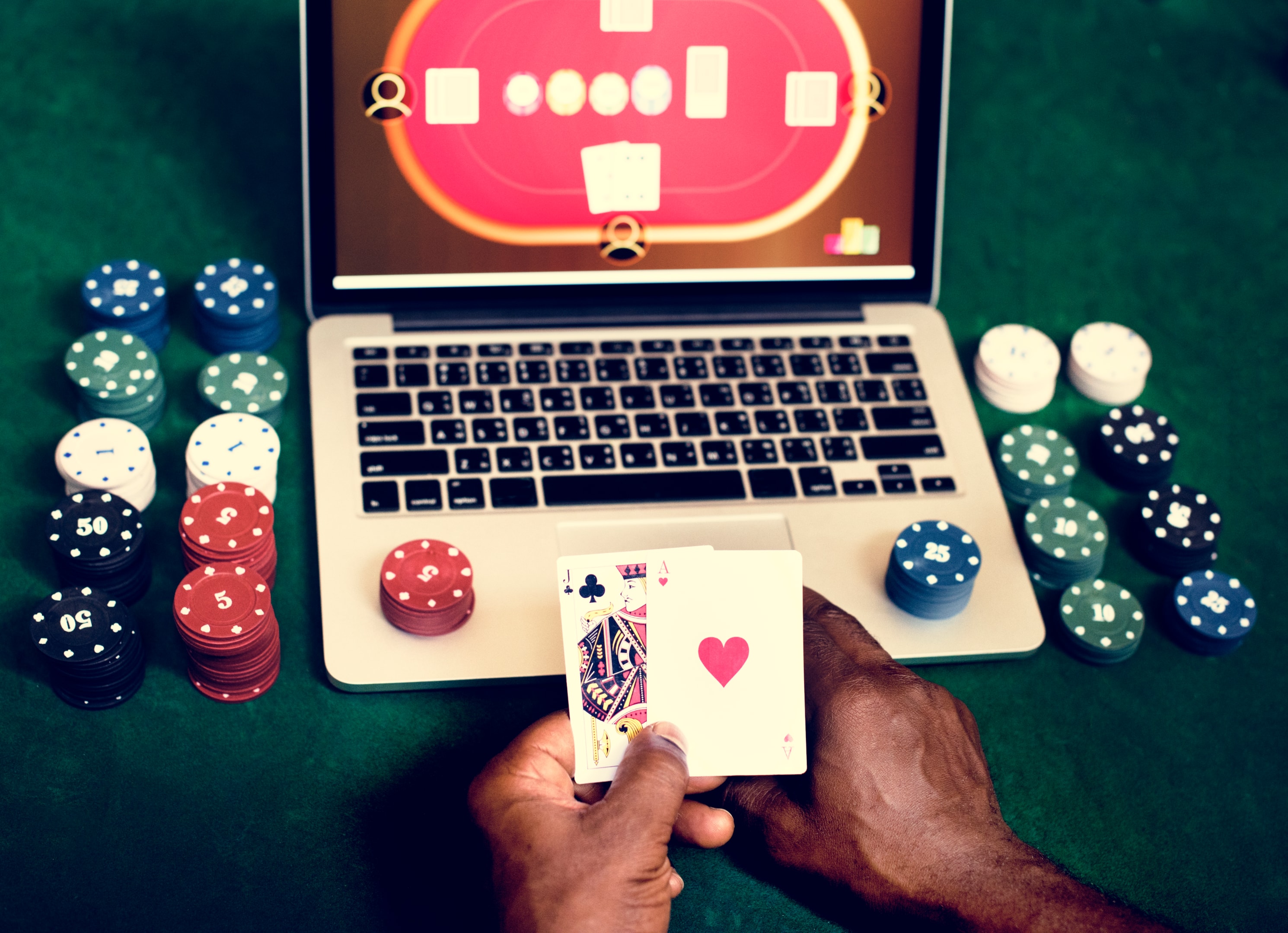 Vantaggi dei casinò non AAMS, come bonus e varietà di giochi.
