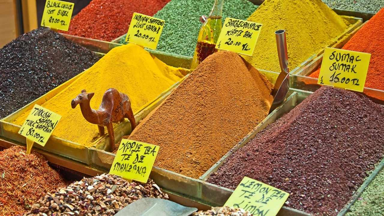 anarkali bazaar, spices, Lahore 