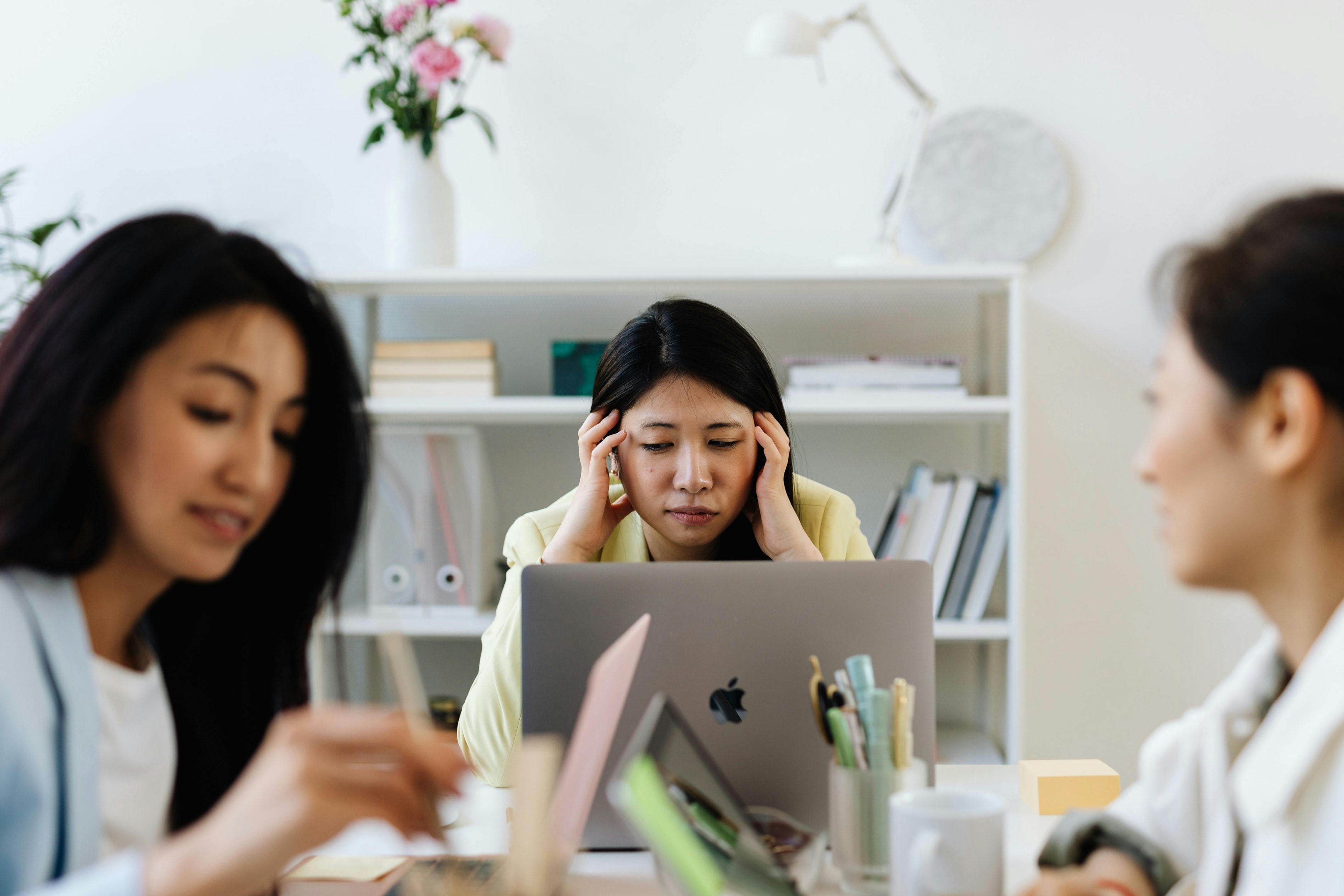 Why Everyone Dreads Performance Reviews — and How to Fix It - JustLogin