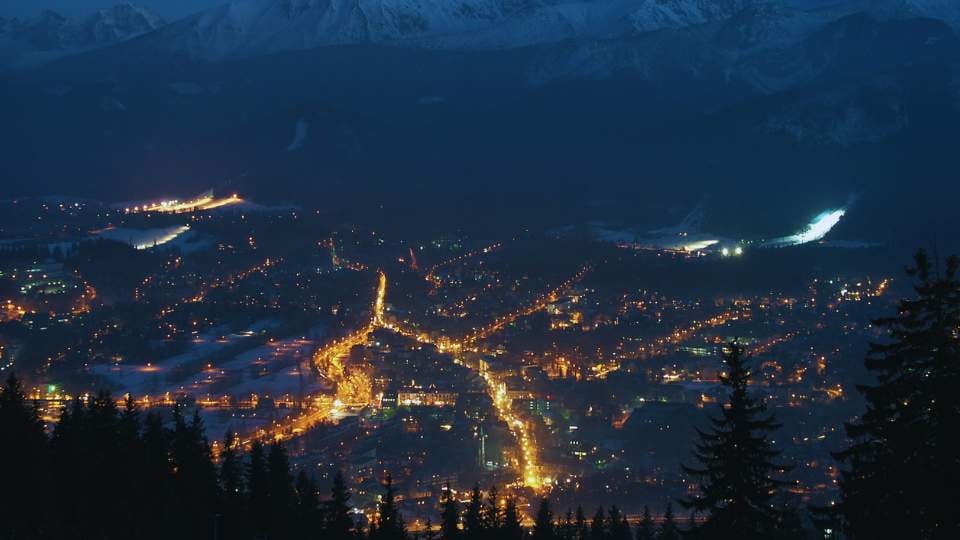 Wynajem aut Zakopane bez kaucji / canva