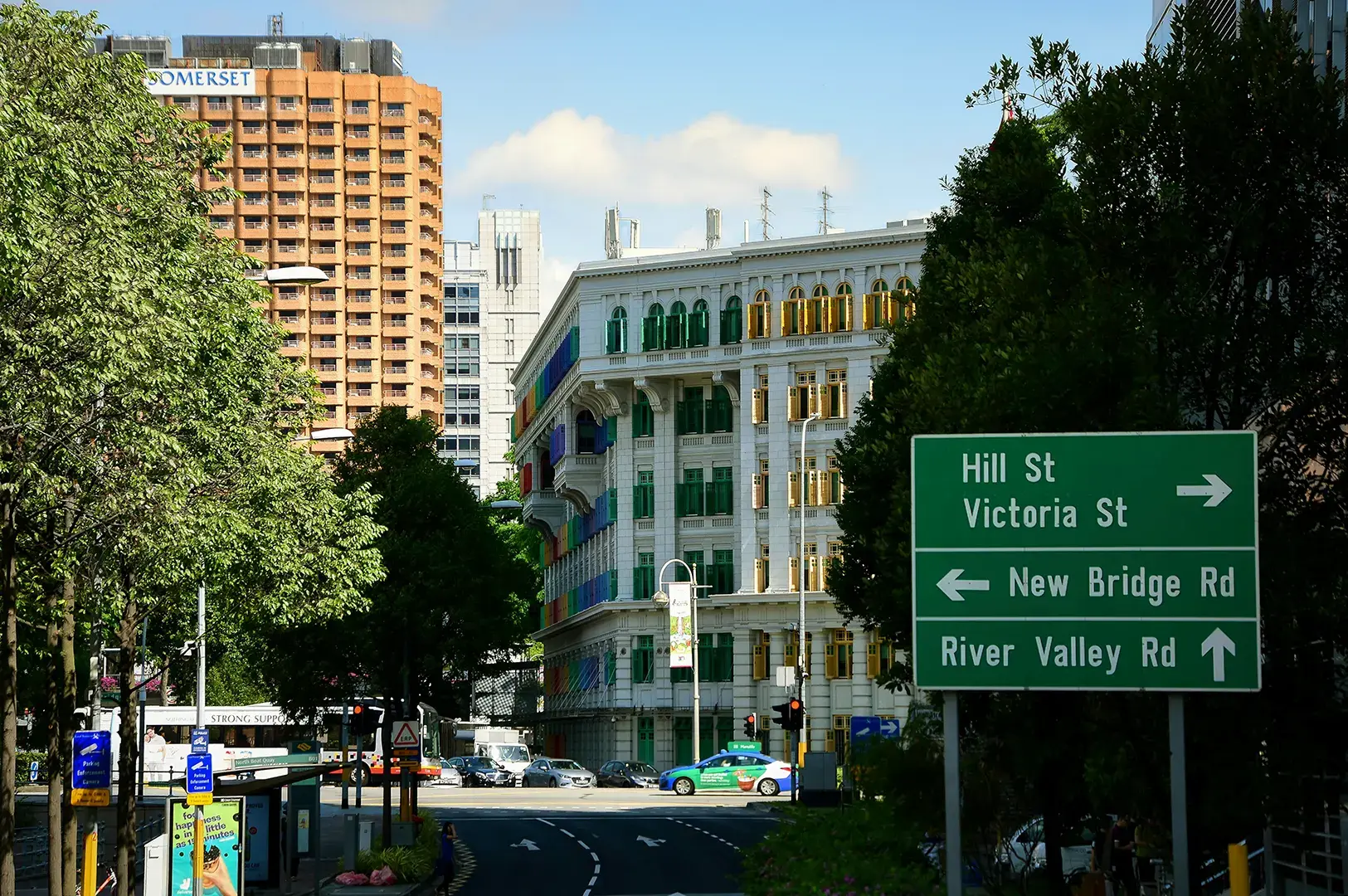 Green directional road signs showing Hill St, Victoria St, New Bridge Rd, and River Valley Rd