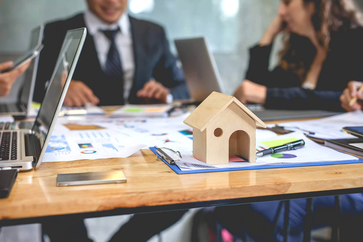 Realtors attend a meeting 