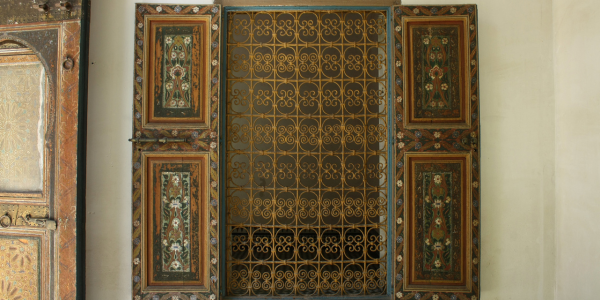 Détails architecturaux du Palais de Bahia du vizir Ahmed ben Moussa au Maroc