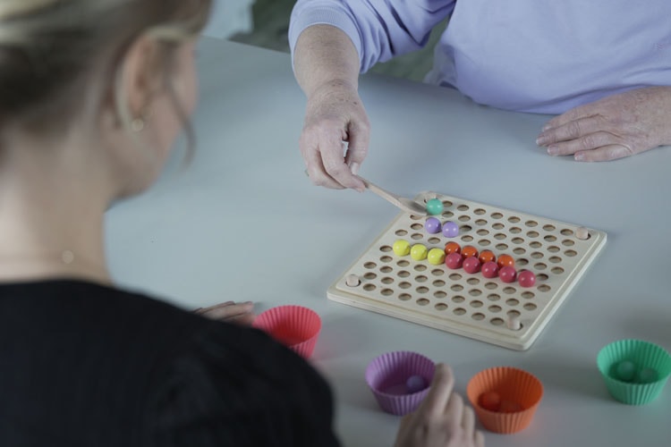 In unsereren Einrichtungen legen wir großen Wert auf auf individuelle Behandlungen und Lösungsansätze, um das Leben und den Alltag des Patienten wieder so normal wie möglich gestalten zu können.