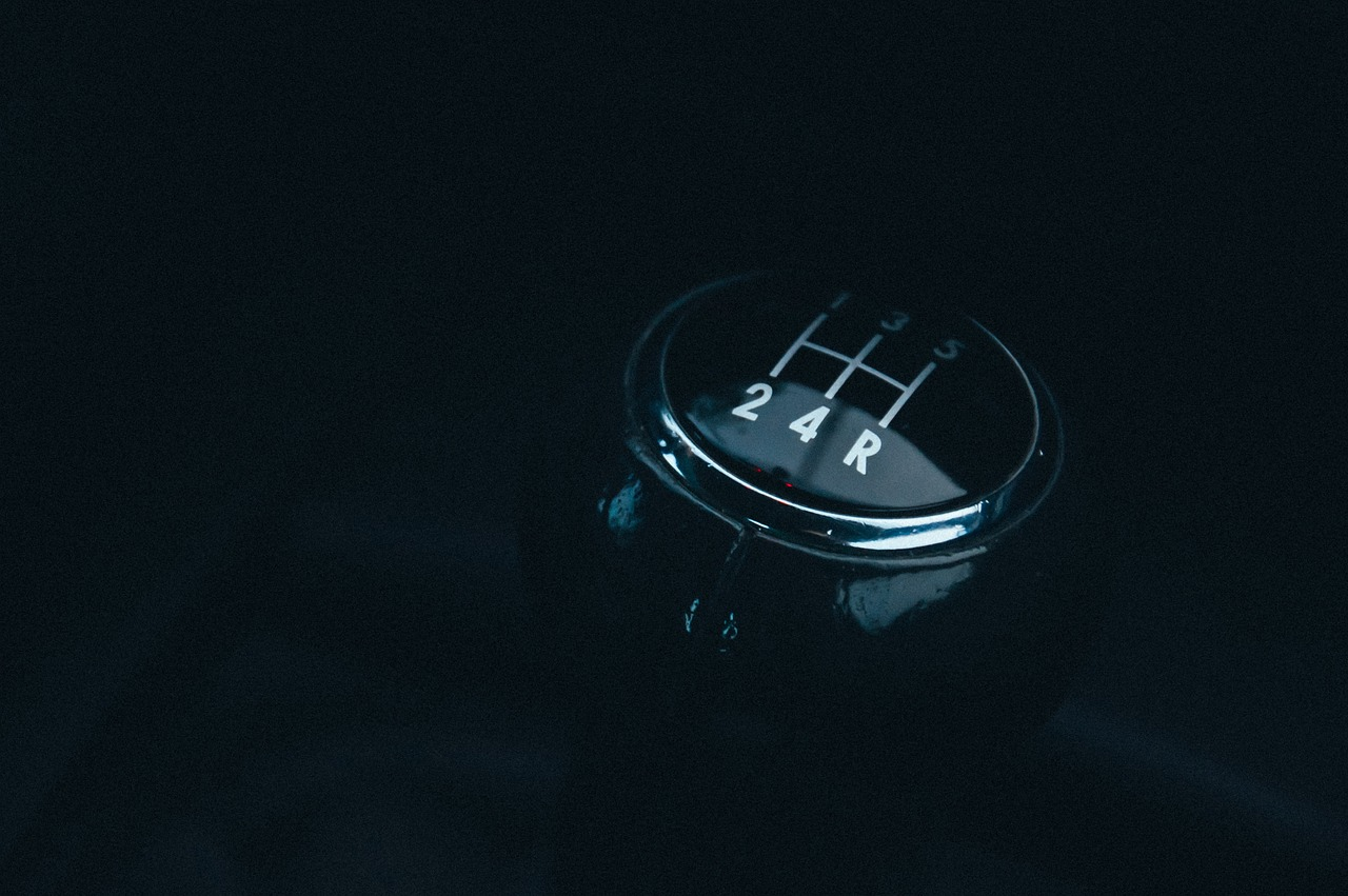 Shift gear in a manual transmission vehicle