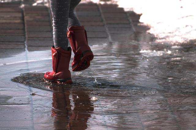 TheRainGauge.com boots, splash, rain rainy day activities for kids