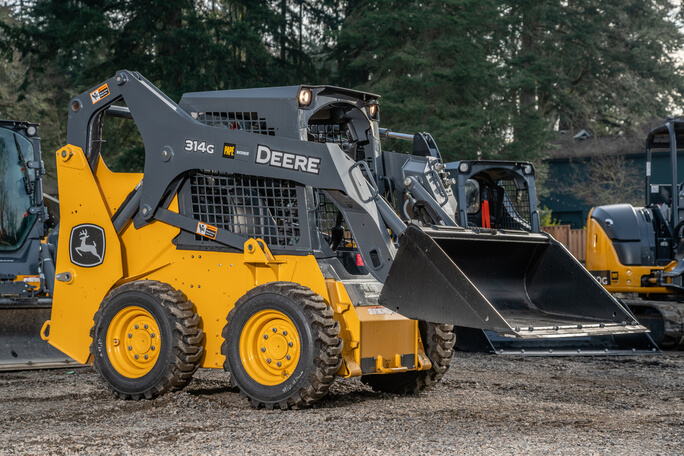 medium frame skid steer loader