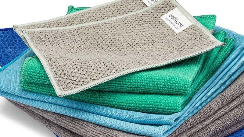 Microfiber towel with four overlock stitches and square corners