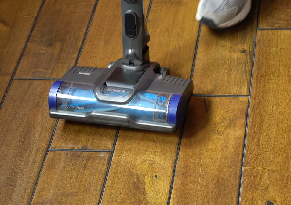 Shark iz340h picking up rice on hardwood