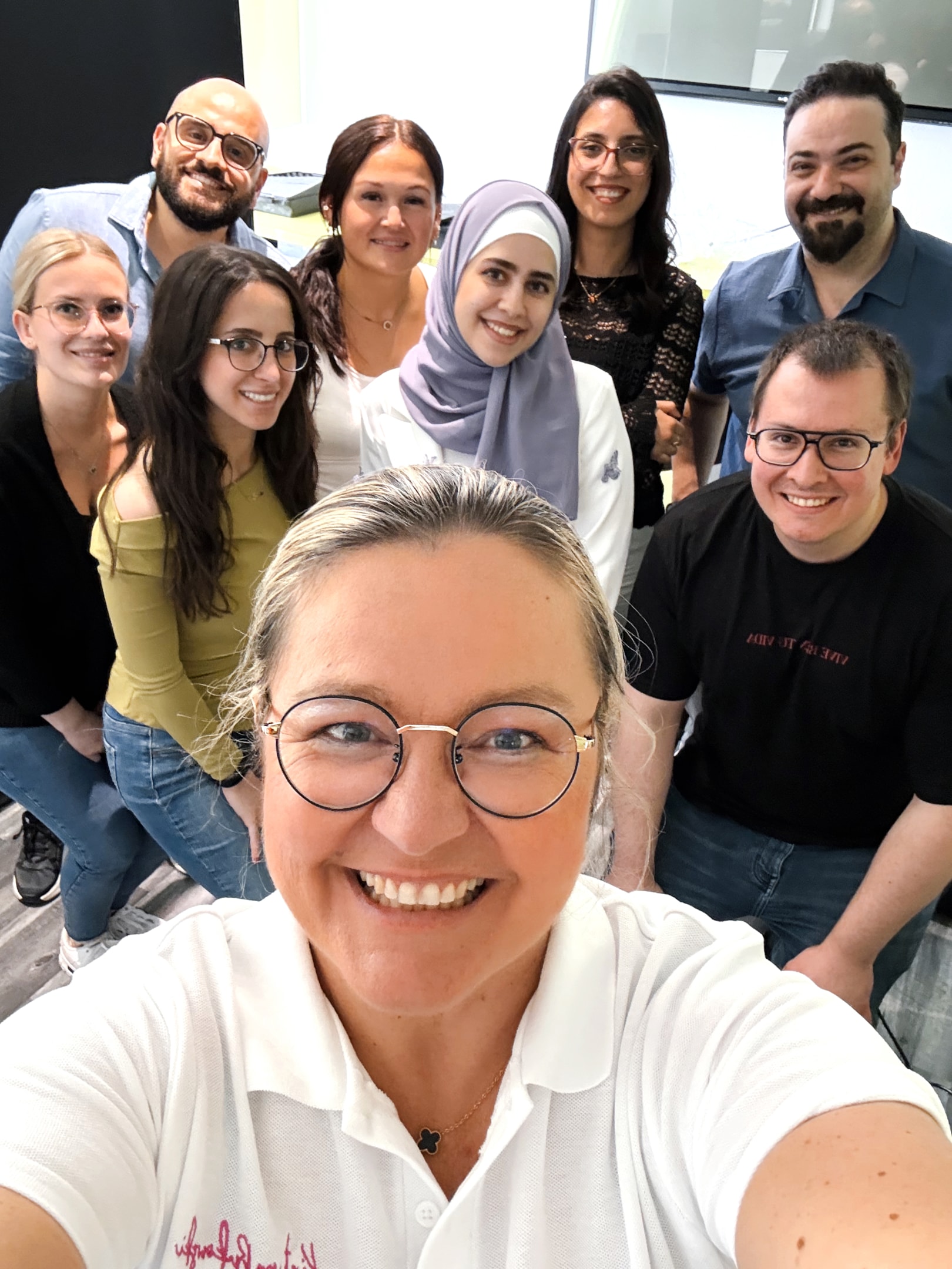 Ein Workshop zur Dentalfotografie mit Teilnehmern und Ausrüstung.