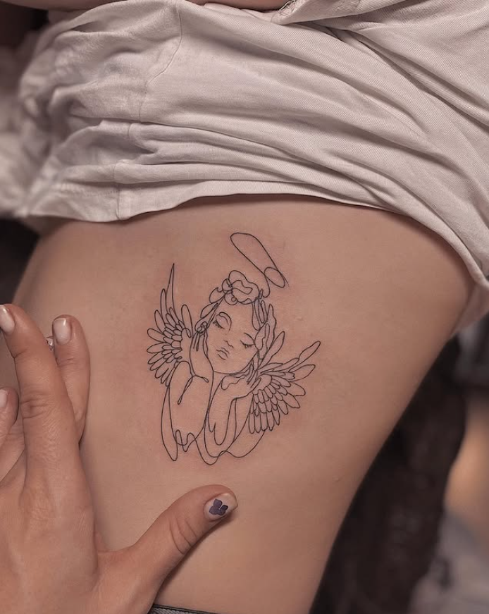 Schutzengel Tattoo auf Rippen